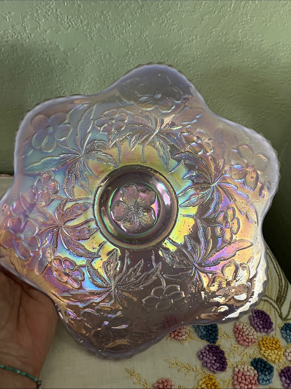 Vintage 1984 Westmoreland Carolina Dogwood Lavender Opal Carnival Glass Bowl